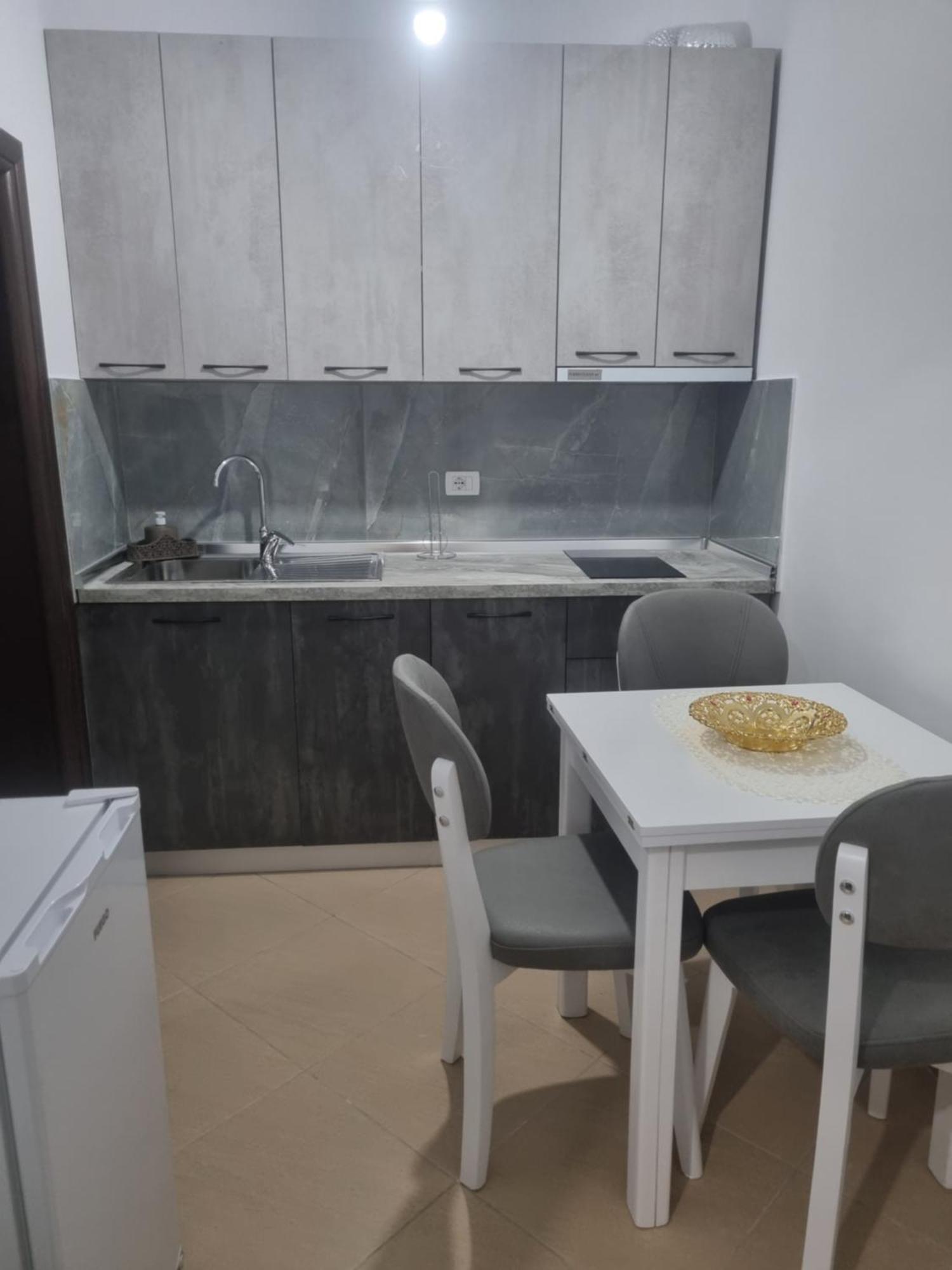 Vila Megi-Rent Room Vlore Exterior photo