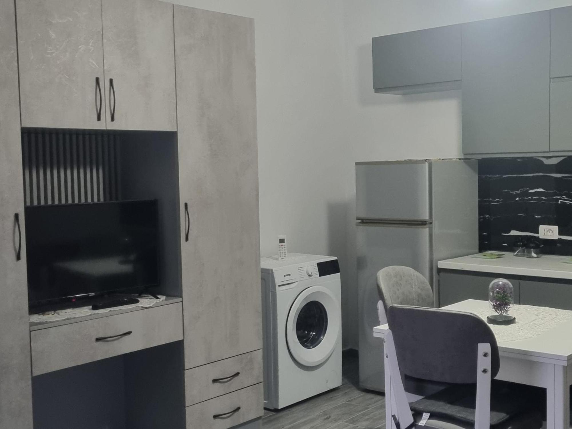 Vila Megi-Rent Room Vlore Exterior photo